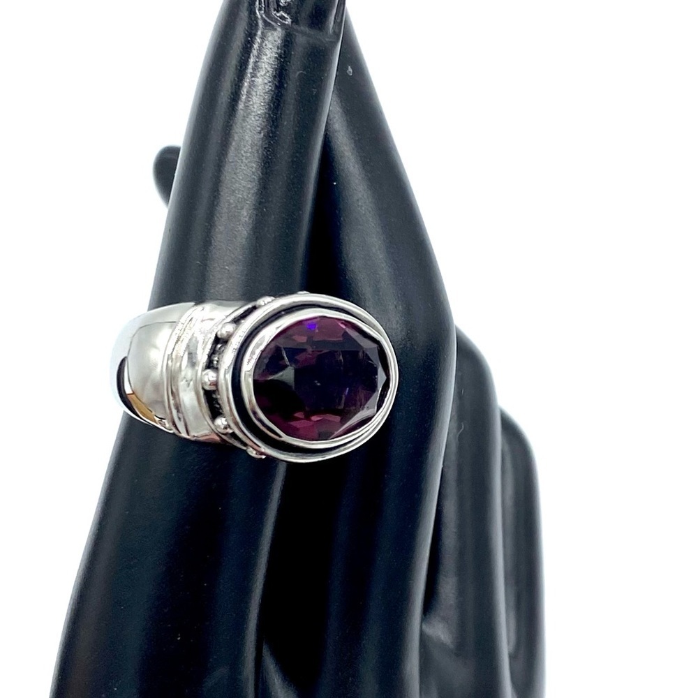 Purple stone ring set in silver. Size 5 3/4